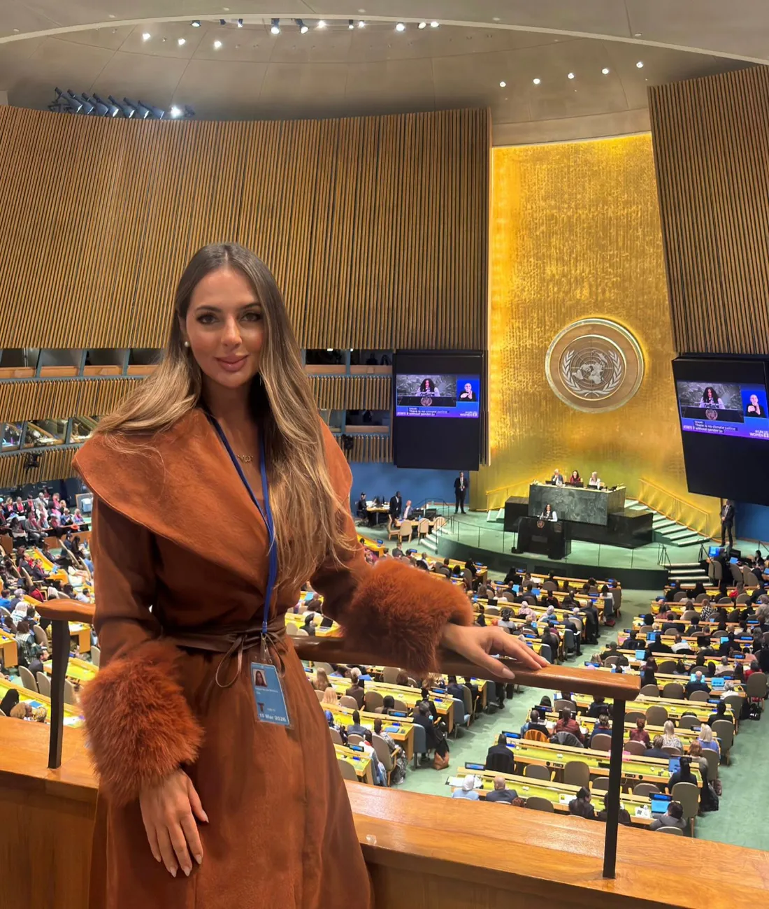 Gina Strozzi no plenário das Nações Unidas